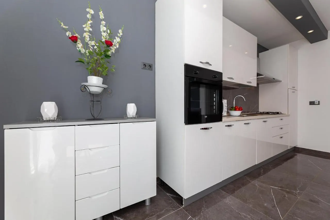 Villa Mia Garica 0*,